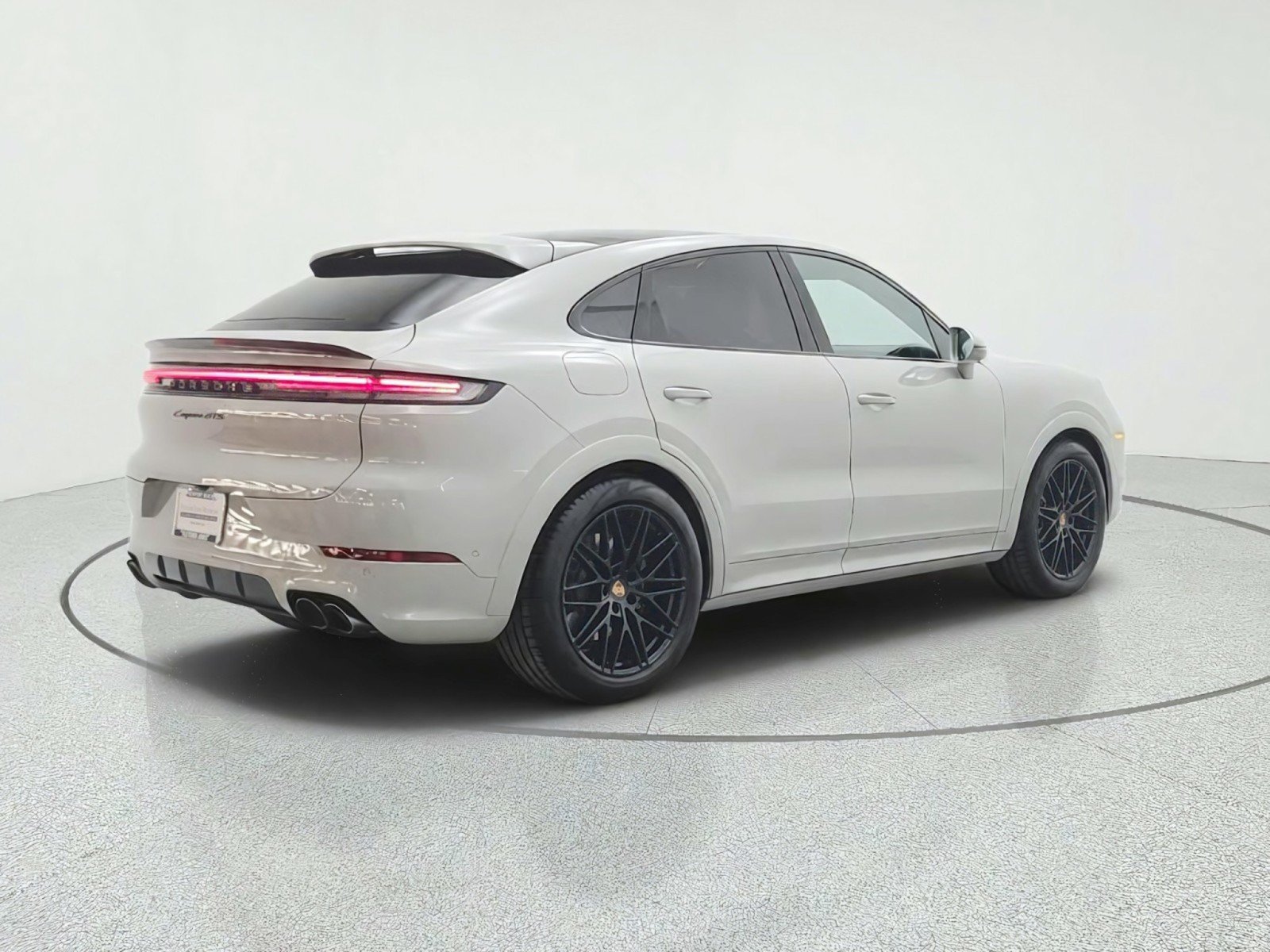 Used 2025 Porsche Cayenne GTS AWD/4WD image 5