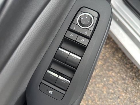 Used 2025 Toyota Prius XLE image 20