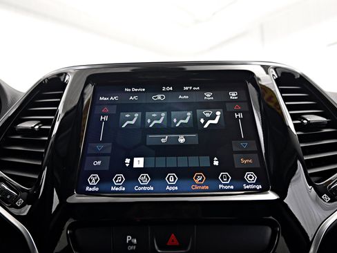 Used 2019 Jeep Cherokee Limited image 13