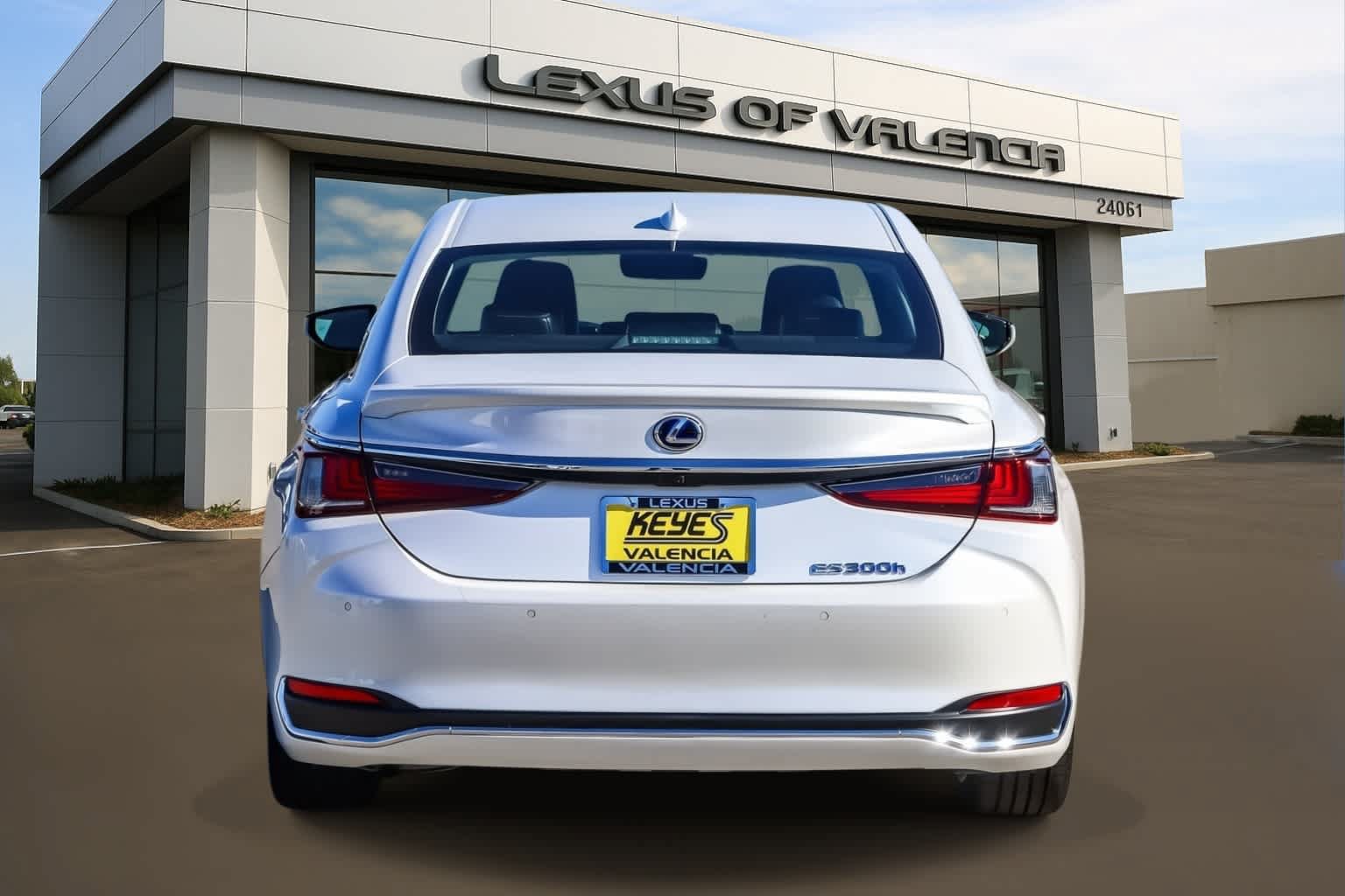 Used 2022 Lexus ES 300h w/ Premium Package FWD image 3