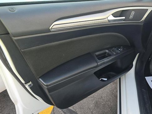 Used 2019 Ford Fusion SE image 8