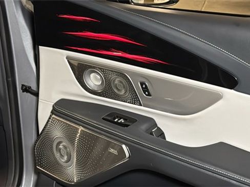 Used 2024 Lincoln Nautilus Reserve w/ Equipment Group 203A image 11