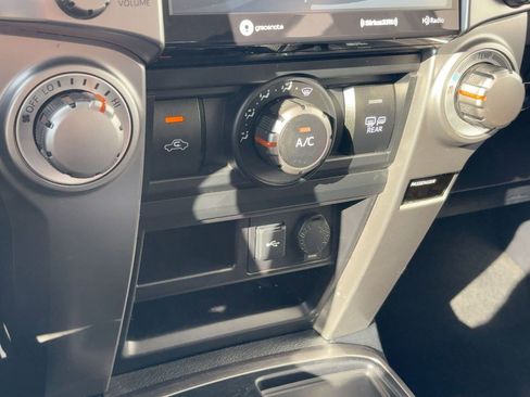 Used 2022 Toyota 4Runner SR5 Premium image 19