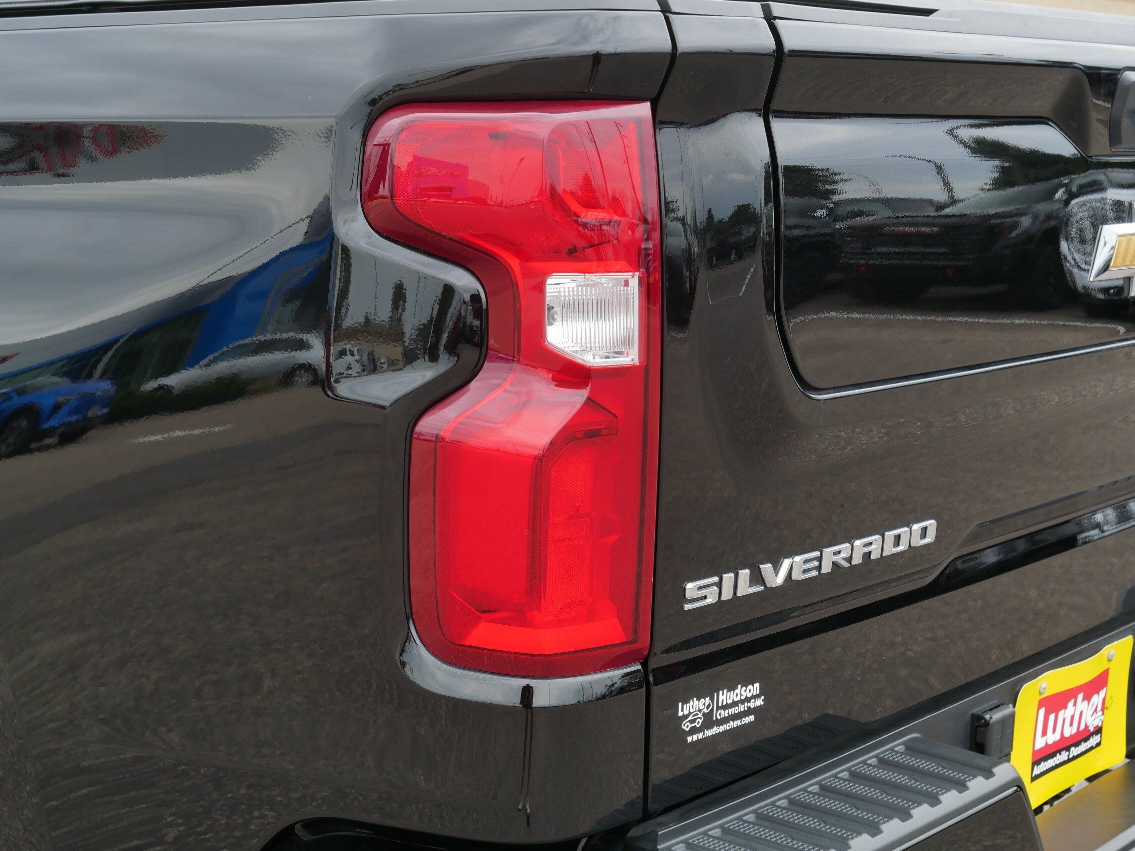 Certified 2025 Chevrolet Silverado 1500 High Country w/ High Country Premium Package AWD/4WD image 17