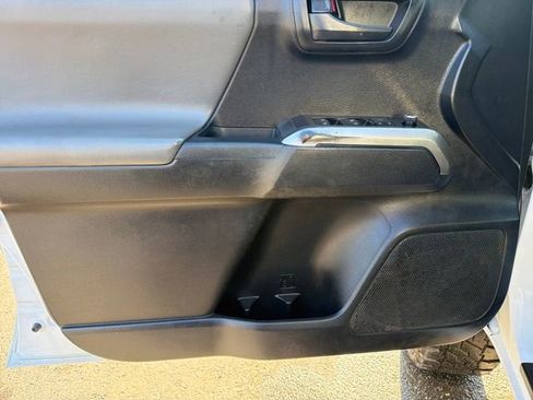 Used 2018 Toyota Tacoma SR5 image 11