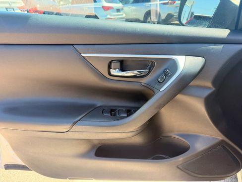 Used 2017 Nissan Altima 2.5 S w/ Power Driver Seat Package FWD image 9