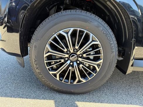 New 2025 Nissan Armada SL w/ Captain's Chari Seat Package image 12