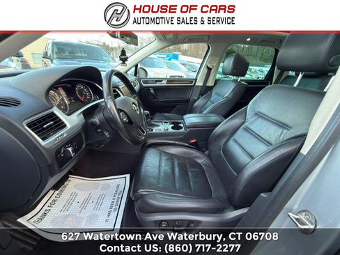 Used 2016 Volkswagen Touareg Sport image 19