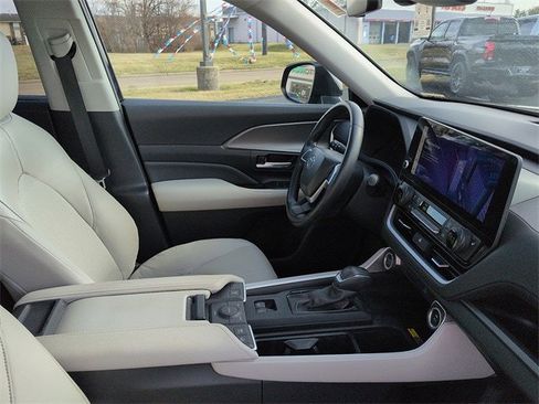 Certified 2024 Toyota Grand Highlander XLE image 10