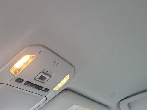 Used 2023 Toyota Highlander LE image 20