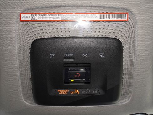 Used 2025 Toyota Prius XLE image 19