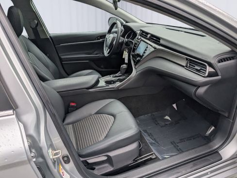 Used 2019 Toyota Camry SE w/ Carpet Mat Package FWD image 8