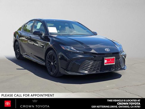 Used 2026 Toyota Camry SE FWD image 1