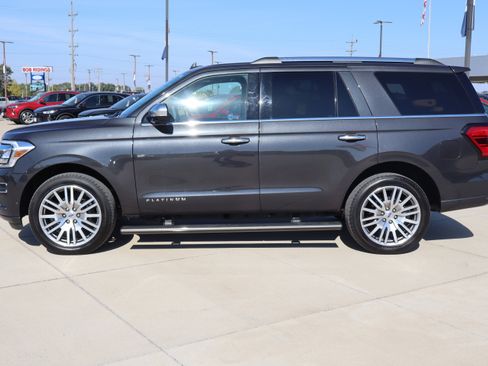 Used 2024 Ford Expedition Platinum image 9