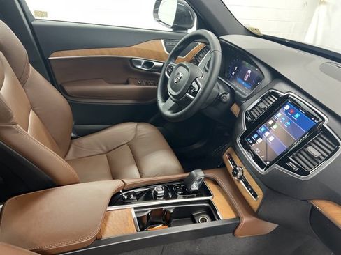 Used 2024 Volvo XC90 B6 Plus image 24