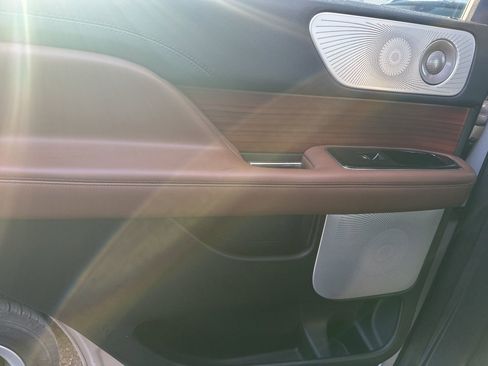 Used 2024 Lincoln Navigator Reserve image 33