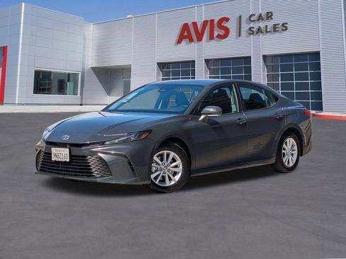 Used 2025 Toyota Camry LE image 1