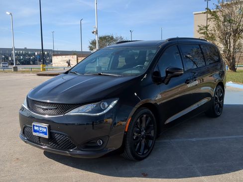 Used 2020 Chrysler Pacifica Limited w/ Advanced Safetytec Group image 8