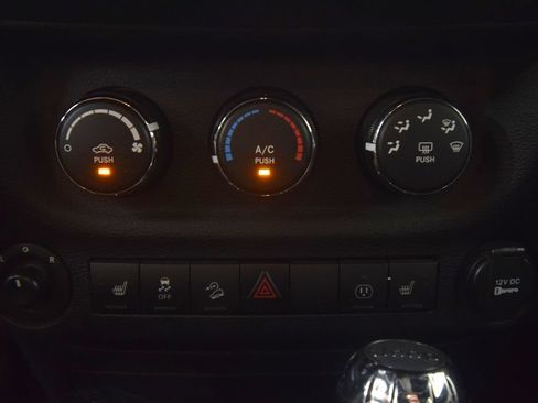 Used 2016 Jeep Wrangler Unlimited Sahara AWD/4WD image 29