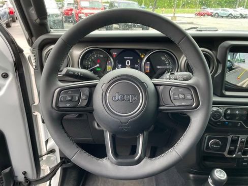 Used 2023 Jeep Wrangler Unlimited w/ Sun & Screen Package AWD/4WD image 14