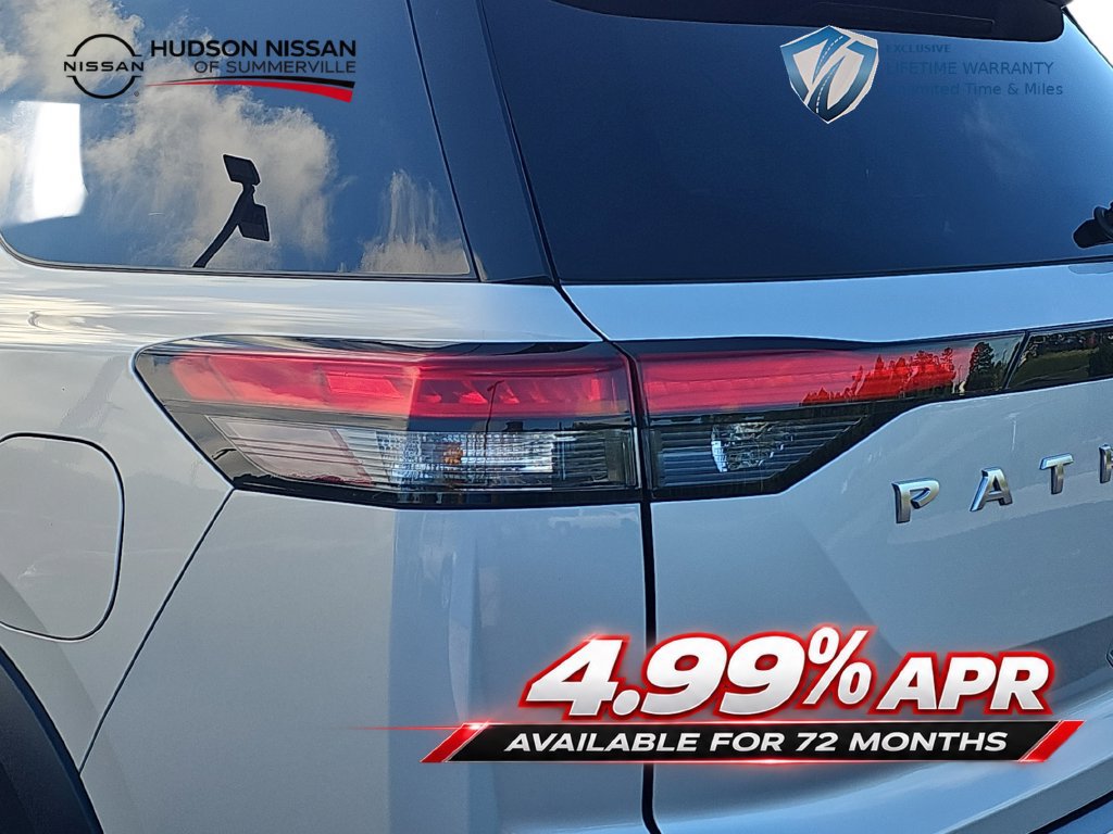 Used 2025 Nissan Pathfinder SL FWD image 35
