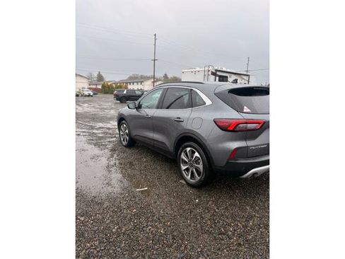 Certified 2025 Ford Escape Platinum AWD/4WD image 2