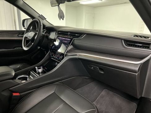 Used 2025 Jeep Grand Cherokee L Limited w/ Black Appearance Package image 30