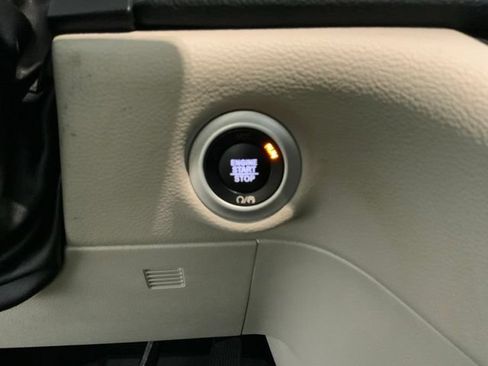 Used 2022 Chrysler Pacifica Touring-L FWD image 41