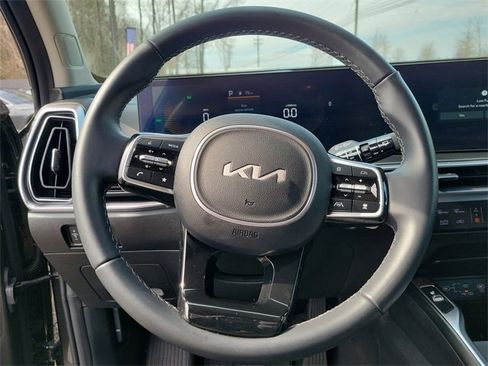 Used 2025 Kia Sorento EX image 23