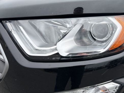 Used 2021 Ford EcoSport SE w/ SE Convenience Package image 10