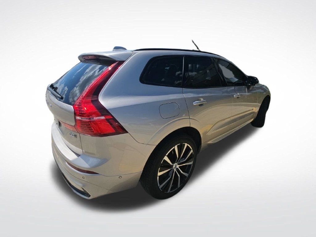 Used 2025 Volvo XC60 B5 Plus w/ Protection Package AWD/4WD image 8