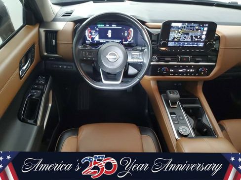 Used 2023 Nissan Pathfinder Platinum w/ Cargo Package AWD/4WD image 17