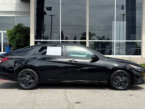 Used 2021 Hyundai Elantra SEL w/ Convenience Package FWD image 3