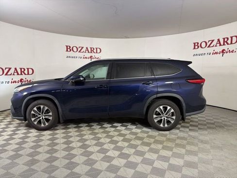 Used 2021 Toyota Highlander XLE AWD/4WD image 5
