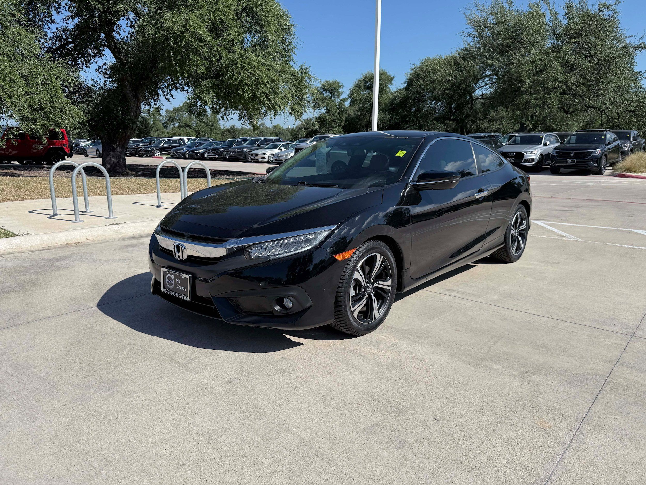 Used 2017 Honda Civic Touring image 2
