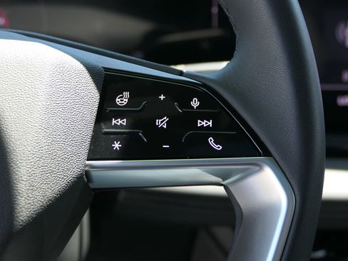 Used 2025 Audi Q6 e-tron Premium image 14