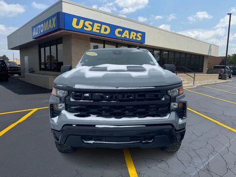 Used 2024 Chevrolet Silverado 1500 Custom Trail Boss w/ Dark Appearance Package image 3
