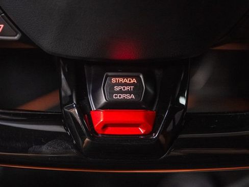 Used 2018 Lamborghini Huracan LP 610-4 AWD/4WD image 18