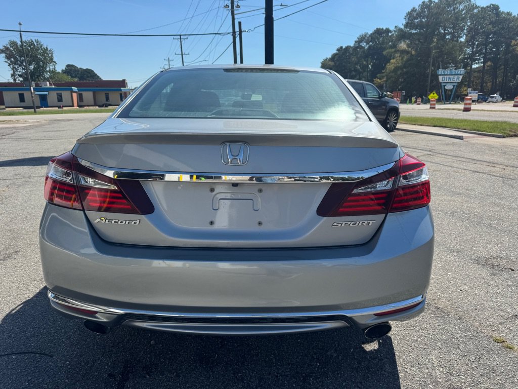 Used 2017 Honda Accord Sport image 8