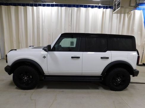 New 2025 Ford Bronco Outer Banks w/ Black Appearance Package image 2