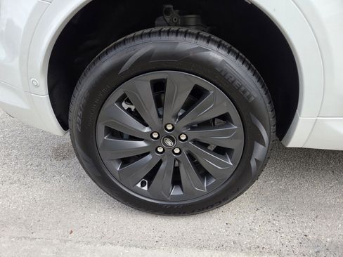 New 2025 Land Rover Discovery Sport S image 9