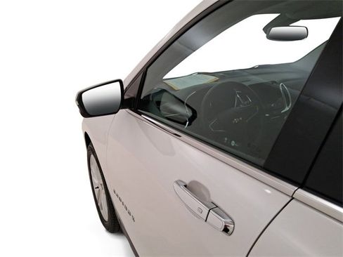 Used 2018 Chevrolet Equinox Premier image 10