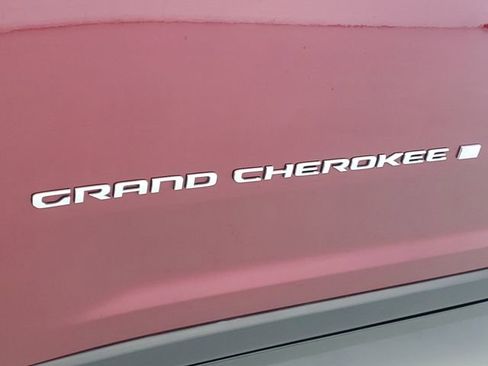 Used 2023 Jeep Grand Cherokee Laredo image 8