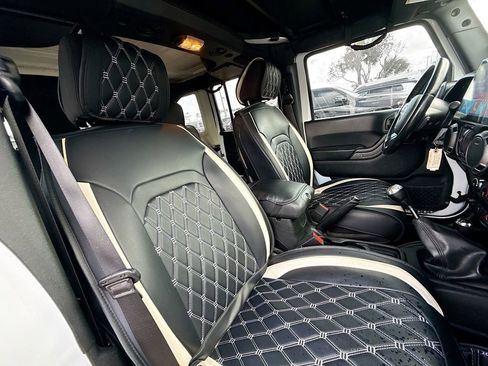 Used 2017 Jeep Wrangler Unlimited Sport image 32