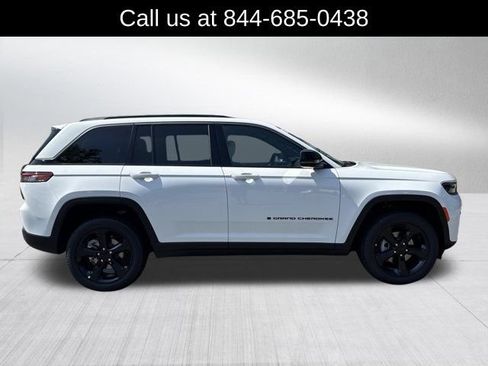 New 2026 Jeep Grand Cherokee Limited w/ Limited Altitude Package AWD/4WD image 4