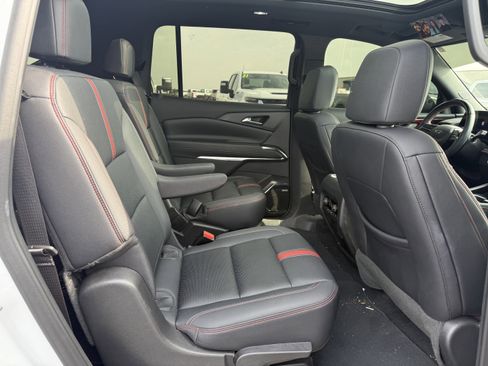 Used 2025 Chevrolet Traverse RS image 11