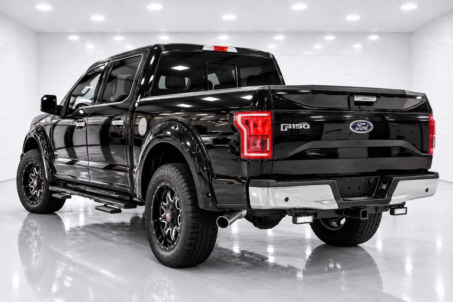 Used 2015 Ford F150 Lariat w/ Equipment Group 502A Luxury AWD/4WD image 3