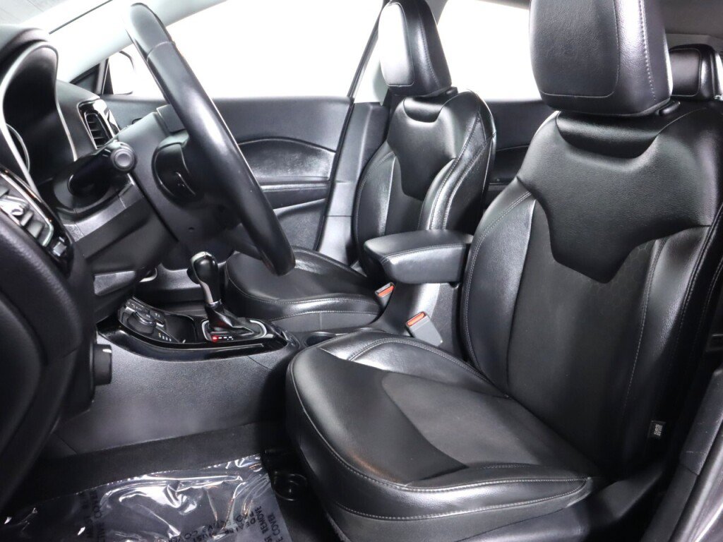 Used 2019 Jeep Compass Latitude AWD/4WD image 30
