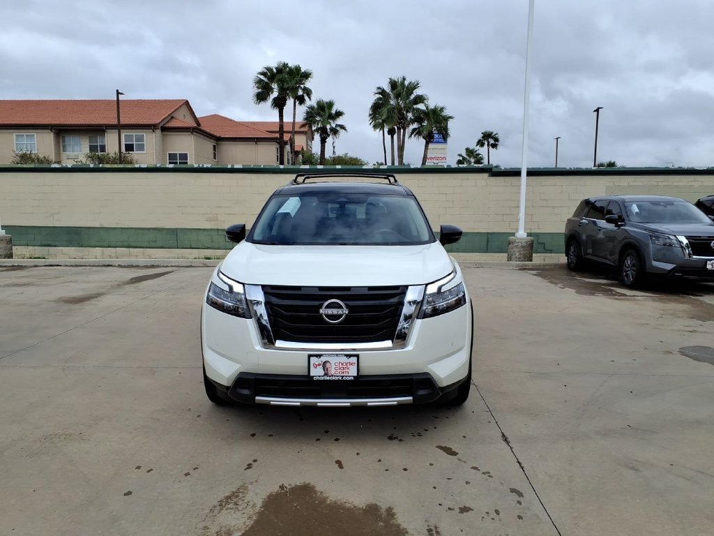 Used 2023 Nissan Pathfinder SL FWD image 8