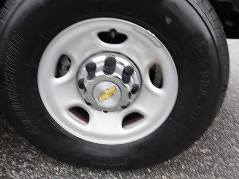 Used 2025 Chevrolet Express 3500 LT w/ LT Preferred Equipment Group image 28